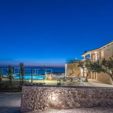Roxa Villa